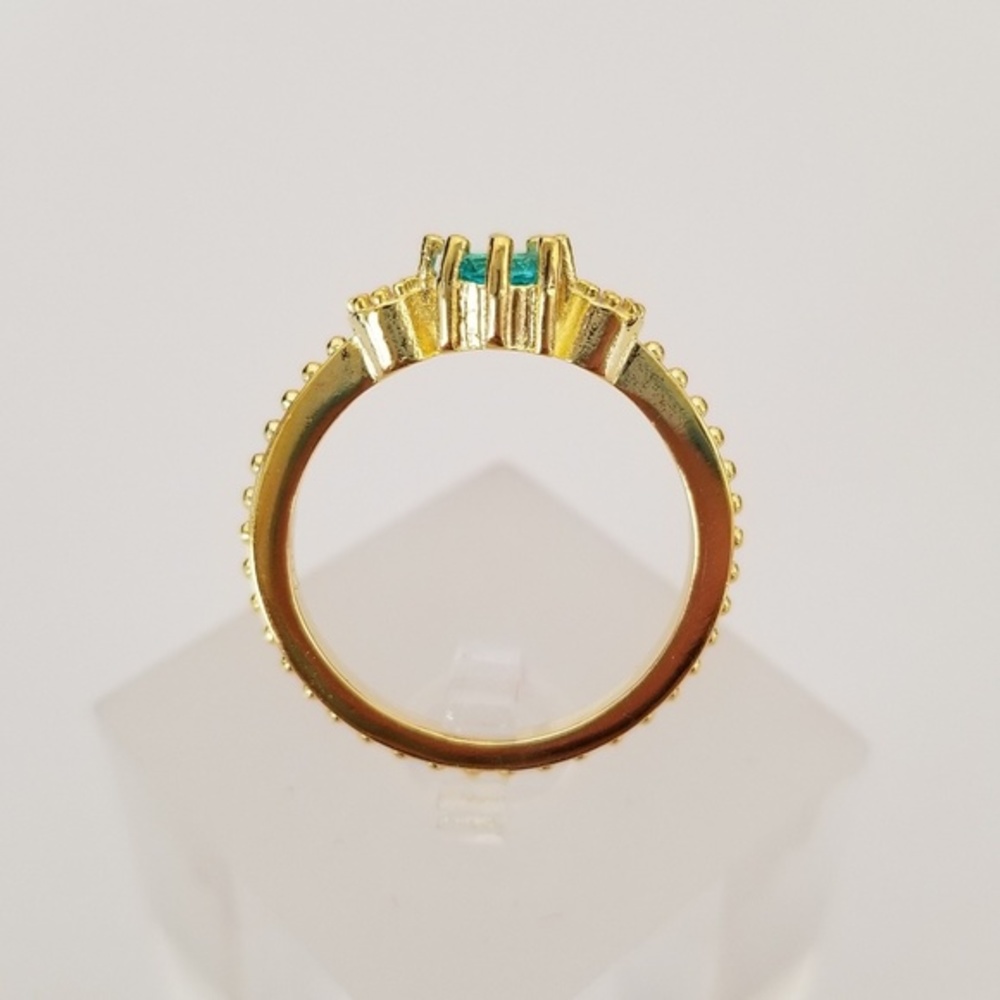 Beautiful Topaz Blue Gold Ring - Picture 3 of 8